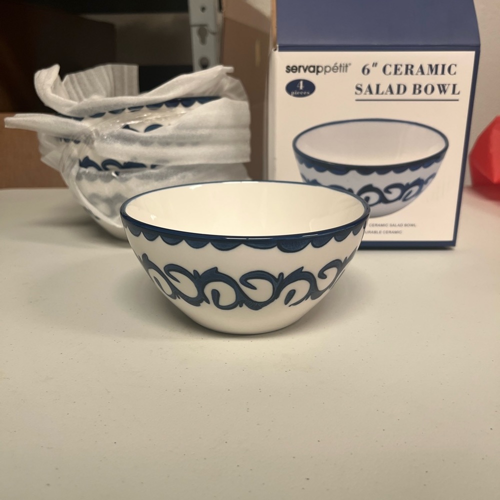 New in Box 4 Piece Servappetit 6” Ceramic Salad Bowl Set -